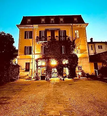 Casa Camilla فندق فيربانيا